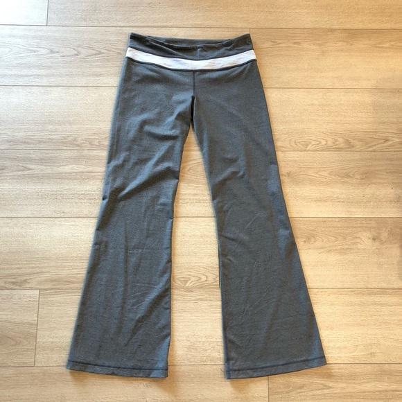 lululemon athletica Pants - Lululemon Athletics Gray Yoga Pants Flared Leggings Size 8